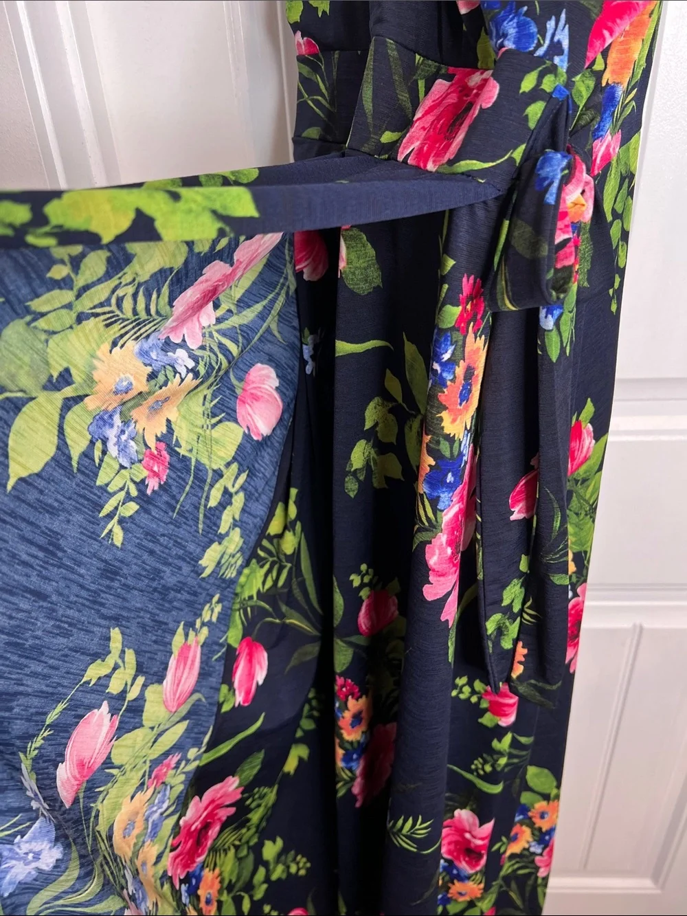 Le Lis Women’s Navy Faux Wrap Floral Print Maxi Dress. Size Medium. - Picture 11 of 12